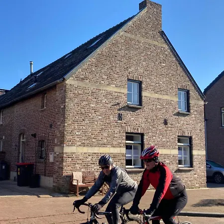 Huize Bronsgroen - Voor 2-6 Pers In Limburgse Heuvelland