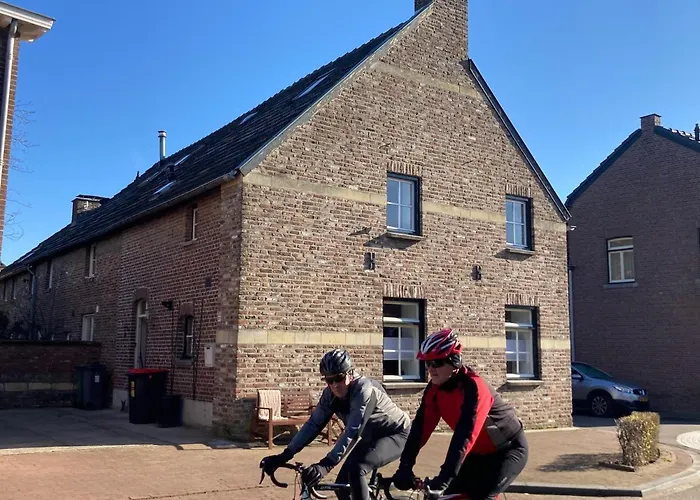 Huize Bronsgroen - Voor 2-6 Pers In Limburgse Heuvelland